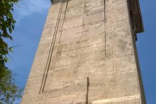 Vista de Nimes, lengadociana per l'istòria, provençala per lo dialècte