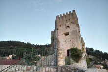 A Gavotina marítima: Recabruna Cab Martin, a vila vielha e o castèl dau sécolo X