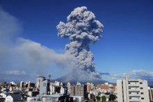 Lo volcan Sakurajima en erupcion en Japon