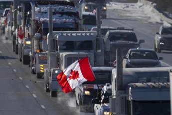 Un convòi de camions se dirigís devèrs lo Parlament a Ottawa