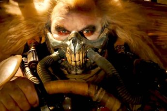 Vaquí lo marrit, Immortan Joe. Lo filme es emplenat de causas plan visualas coma aquel personatge