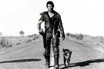 Vaquí l’imatge lo mai conegut de Mad Max: lo guerrièr de la rota, amb Mel Gibson, lo filme lo mai simbolic de la tièra