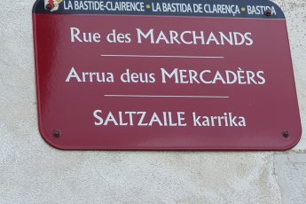 Placa trilingüa a la Bastida