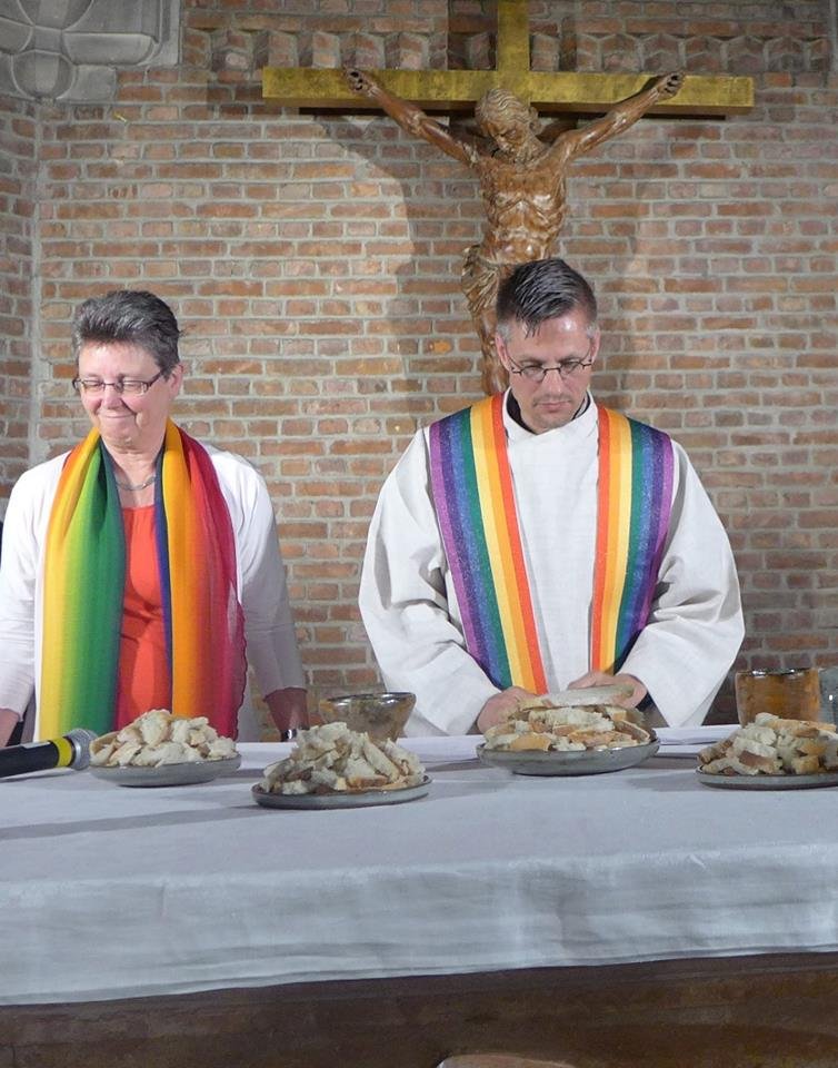 Celebracion ecumenica durant lo rescontre Forum europèu de las associacions LGBT crestianas a Merville