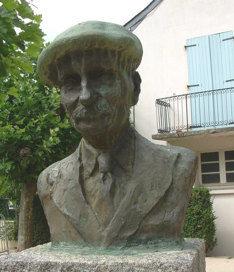 Monument a Camelat hens la soa vila nadau d'Arrens