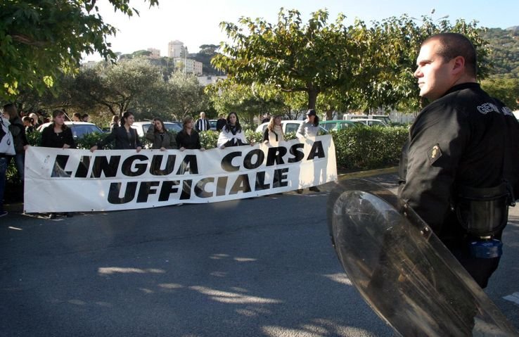 Manifestacion còrsa per la coficialitat de la lenga insulara