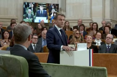 Emmanuel Macron considèra los “pateses” coma “un instrument de division de la nacion”