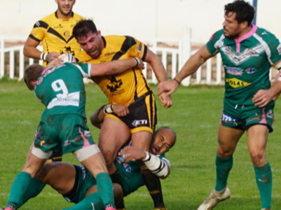 Quand un Dragon rescontra un autre Dragon… Tres èx-Dragons sus aquesta fotografia (treizemondial); Sam Moa (ara a Lesinhan) placa a las cambas Mickaël Simon (ara, a Carcassona); a dreita: Lucàs Albèrt