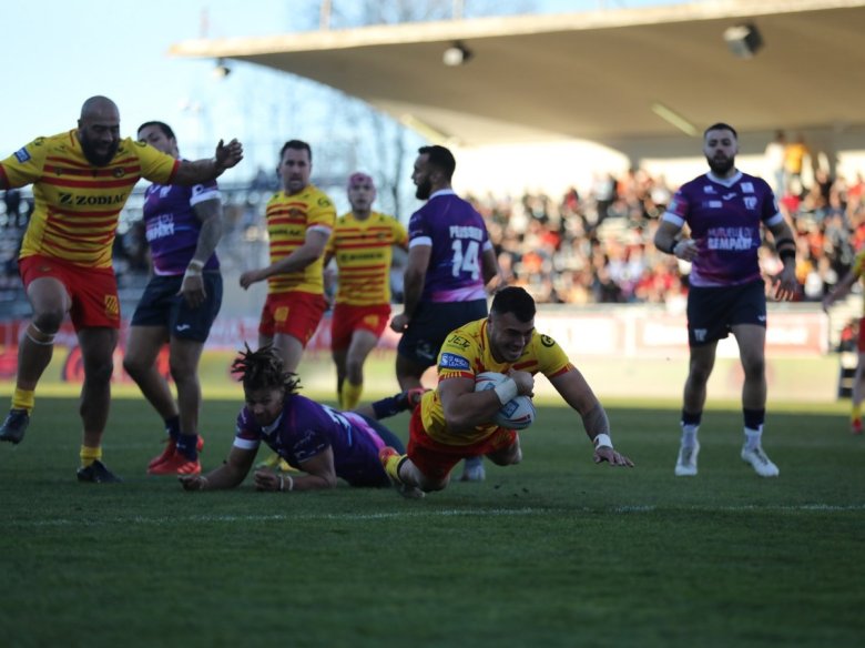 Un ensag dels Dragons catalans fàcia al Tolosa Olimpic