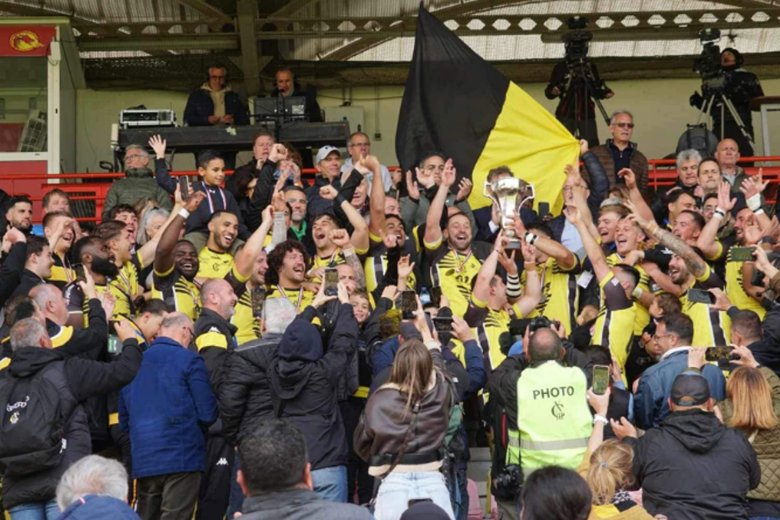 Los Canaris soslèvan la Copa Lòrd Derby