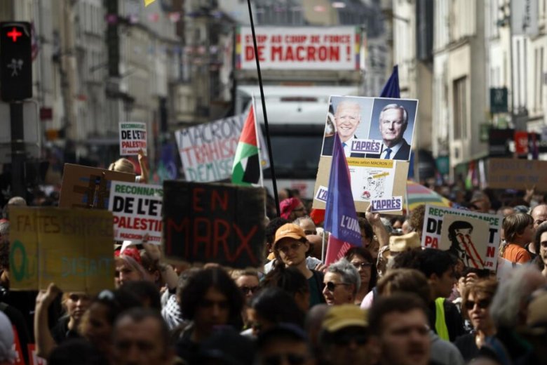 Manifestacion a París contra lo nomenament de Barnier