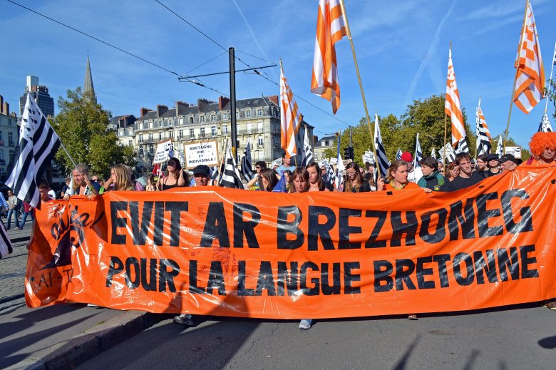 Davalada inquietanta dels locutors de breton e de gallò segon un nòu sondatge