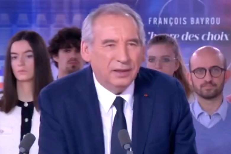 Bayrou plaideja per un “debat mai larg” sus “l’identitat nacionala”