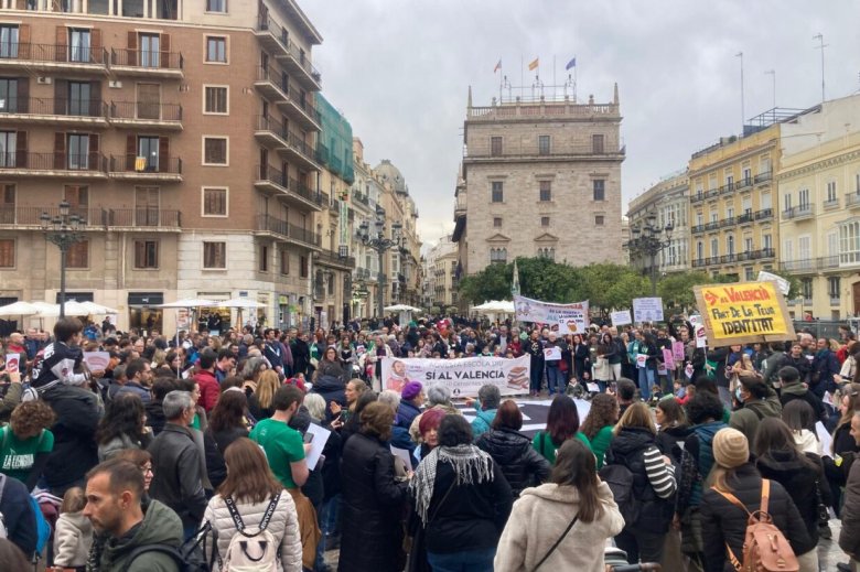 Revòlta per defendre l’educacion en catalan al País Valencian