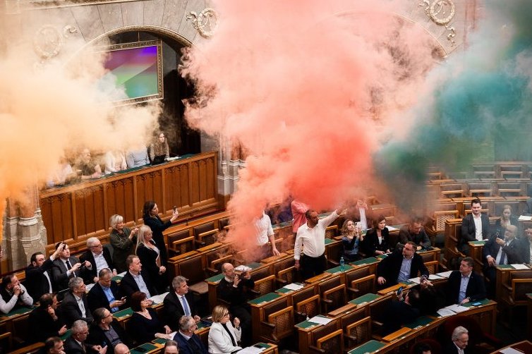 Ongria: enebida la marcha de las fiertats LGBTQI+